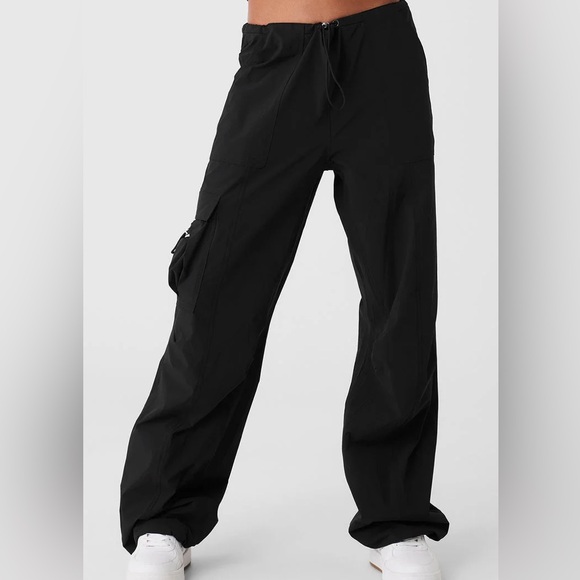 ALO Yoga Pants - NWOT Alo Yoga Megastar Cargo Pants Black Medium